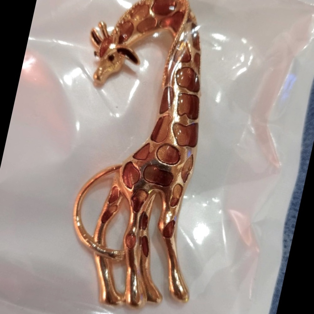 Vivid Statement Crystal, Brown Enamel, & Gold Tone Giraffe Brooch Pin Piece - Picture 4 of 4